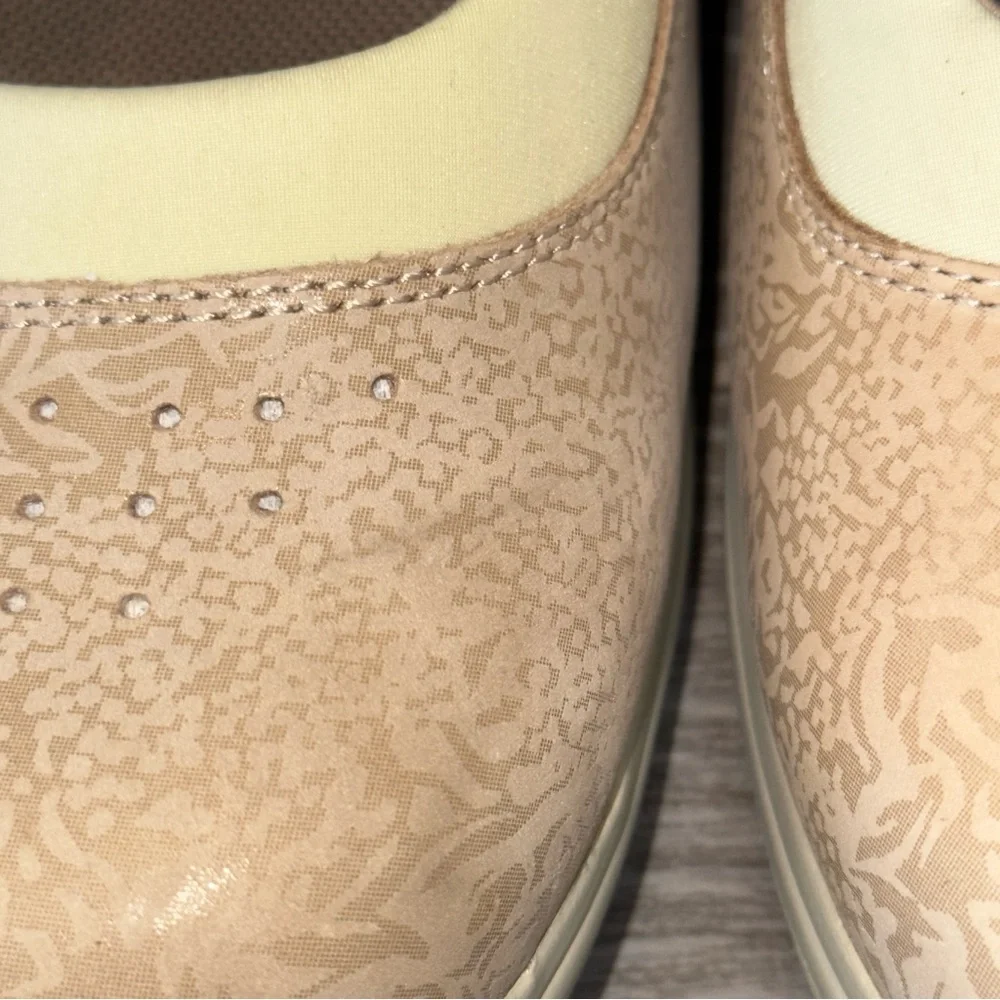 Drew Rose Mary Jane Flats Bone Color Hook & Loop Strap Closure Women’s Size 11W